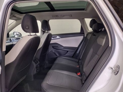 New 2025 Volkswagen Taos SE image 34