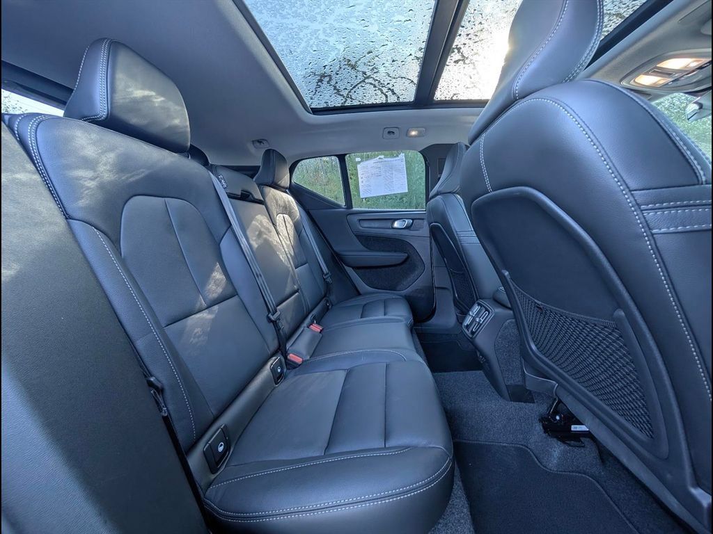 Certified 2026 Volvo XC40 B5 Plus AWD/4WD image 15