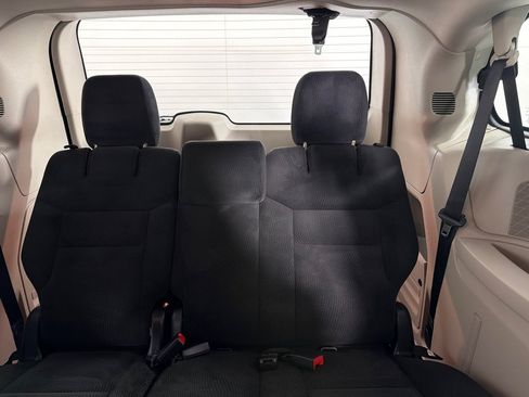 Used 2016 Dodge Grand Caravan American Value Package FWD image 15