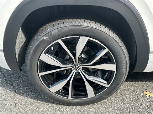 New 2026 Volkswagen Atlas Cross Sport SEL Premium R-Line image 17