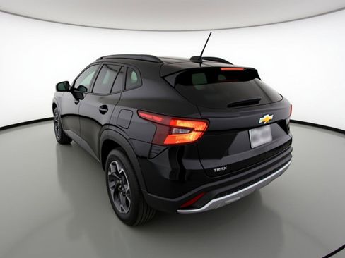 Used 2025 Chevrolet Trax LT image 6