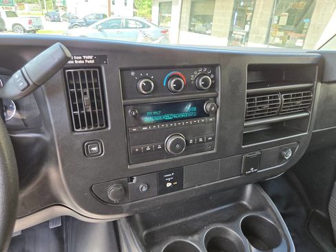 Used 2019 GMC Savana 2500 w/ Driver Convenience Package RWD image 14