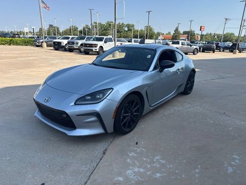 Used 2023 Toyota GR86 Premium w/ ALL Weather Mat Package (TMS) RWD image 3