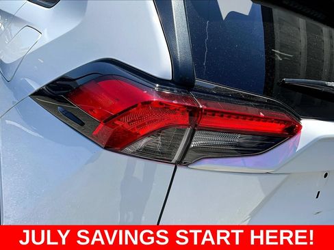 Used 2021 Toyota RAV4 LE AWD/4WD image 30