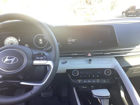 New 2025 Hyundai Elantra Limited image 11