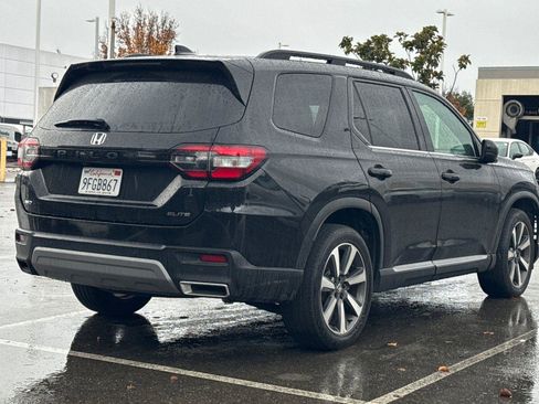Used 2023 Honda Pilot Elite image 3