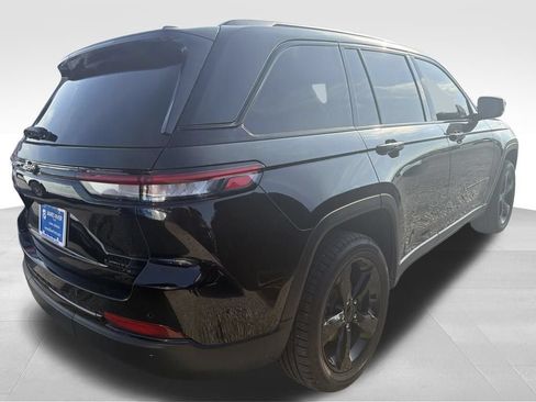 Used 2023 Jeep Grand Cherokee Limited w/ Black Appearance Package AWD/4WD image 29