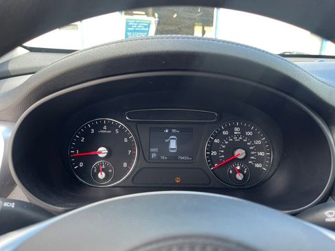 Used 2019 Kia Sorento LX image 13