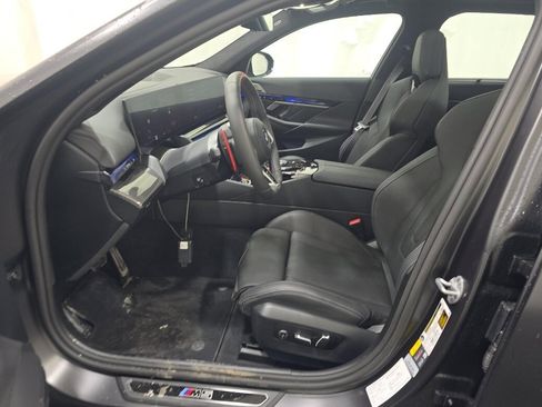 Used 2025 BMW M5 Touring image 7