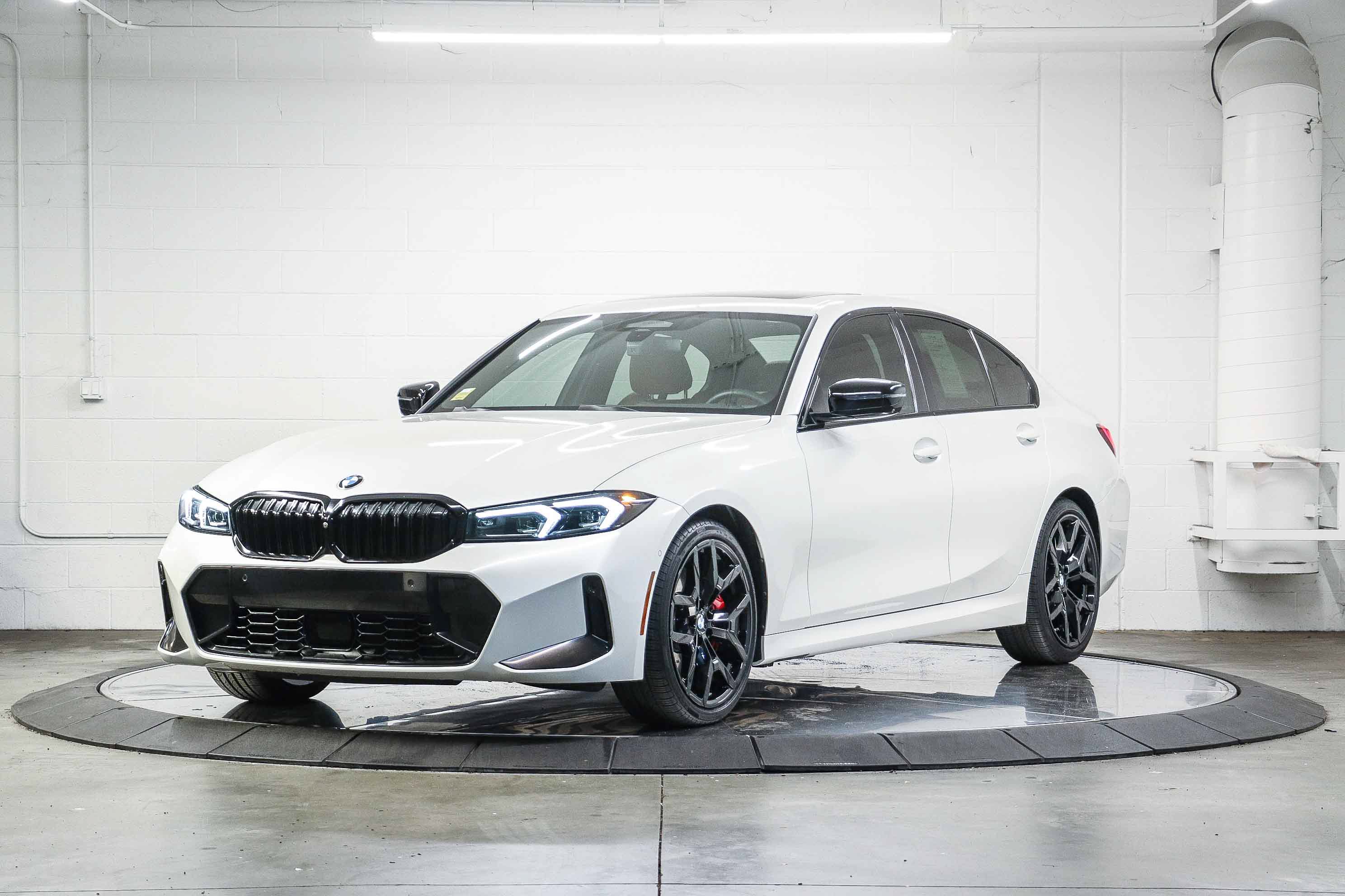 Used 2025 BMW 330i Sedan w/ M Sport Package RWD image 3
