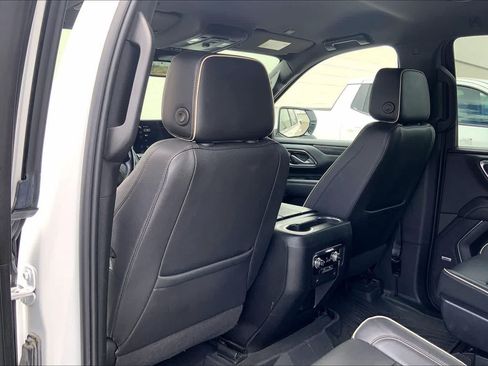 Used 2023 GMC Yukon SLT AWD/4WD image 12