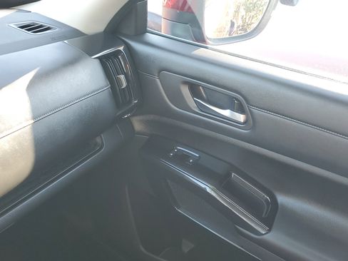 Certified 2022 Nissan Pathfinder SV image 28