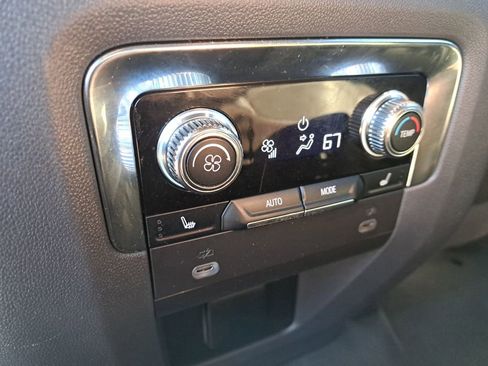 Used 2023 GMC Yukon Denali image 11