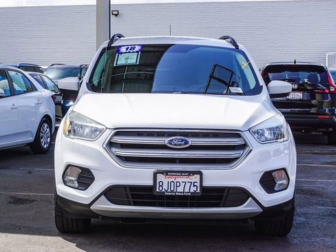 Used 2018 Ford Escape SE w/ SE Sync 3 Package FWD image 2