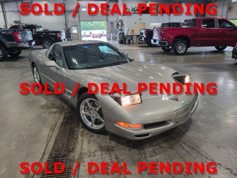 Used 2002 Chevrolet Corvette Coupe w/ Preferred Equipment Group2 RWD image 1