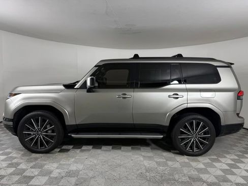 Used 2024 Lexus GX 550 w/ Accessory Package (Z1) AWD/4WD image 3
