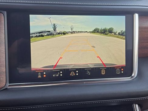Used 2024 GMC Yukon Denali Ultimate AWD/4WD image 18
