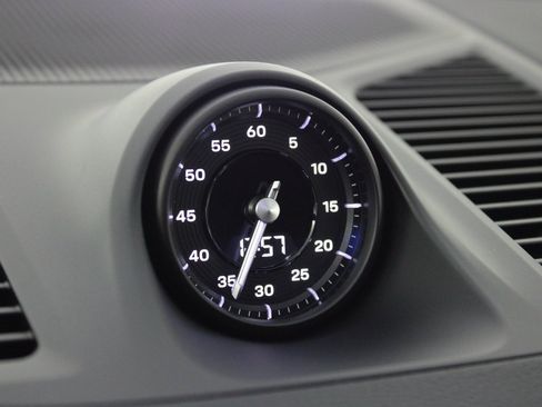 Used 2025 Porsche Cayenne Coupe image 25