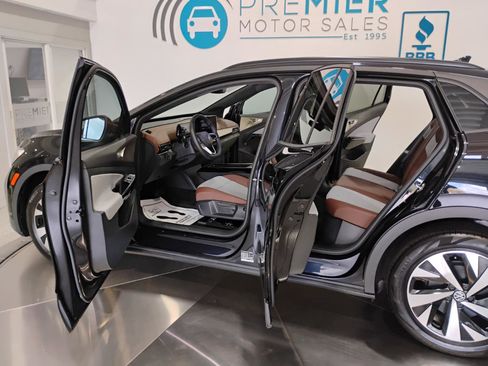 Used 2024 Volkswagen ID.4 Pro image 8