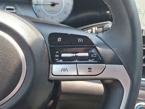 Certified 2023 Hyundai Elantra Limited FWD image 18