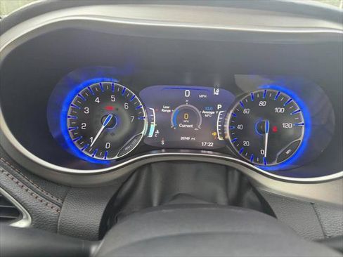 Certified 2024 Chrysler Pacifica Pinnacle AWD/4WD image 11