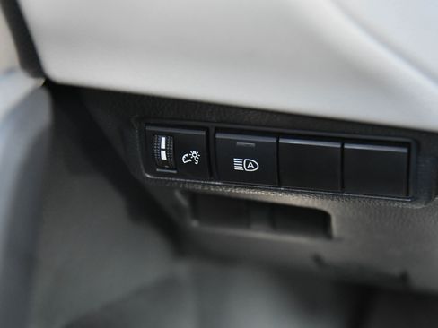 Used 2024 Toyota Corolla Cross L image 31