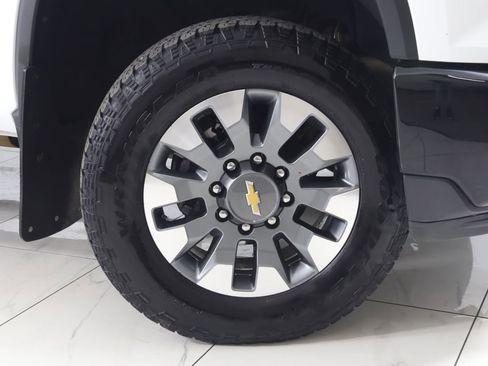 Used 2024 Chevrolet Silverado 2500 Custom AWD/4WD image 13