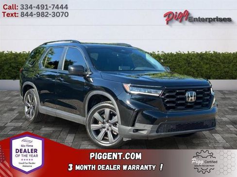 Used 2025 Honda Pilot Sport image 1