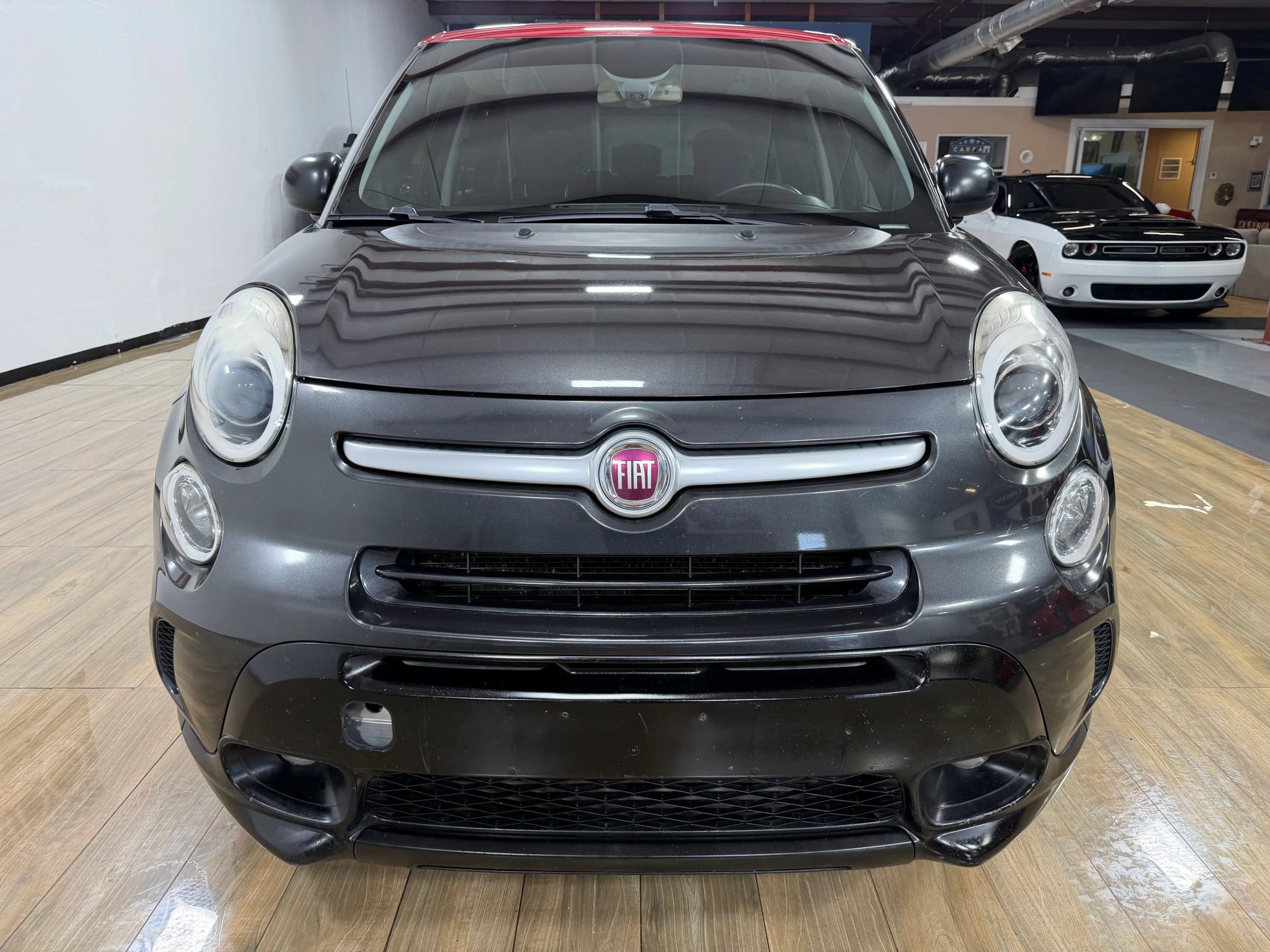 Used 2017 FIAT 500L Trekking w/ Dual-Pane Sunroof Package FWD image 2