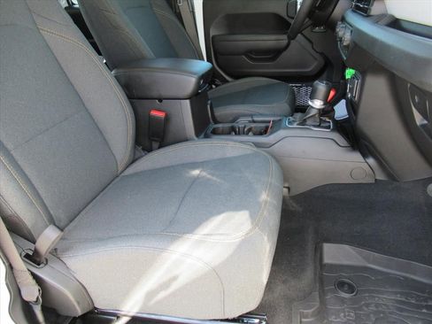 New 2025 Jeep Gladiator Sport image 10