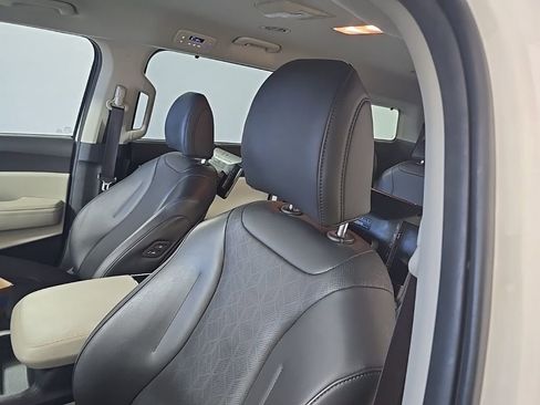 Used 2023 Kia Carnival SX image 13