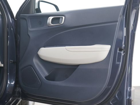 Certified 2025 Hyundai Venue Limited image 9