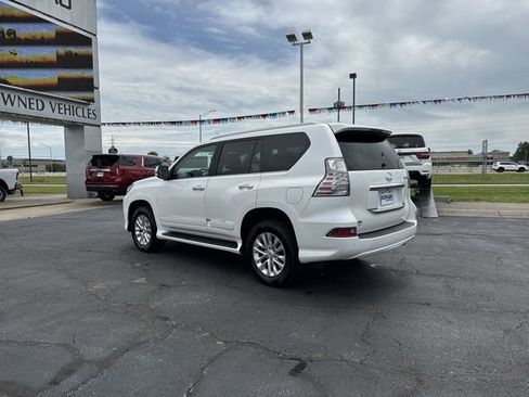 Used 2017 Lexus GX 460 Premium w/ Premium Package AWD/4WD image 3