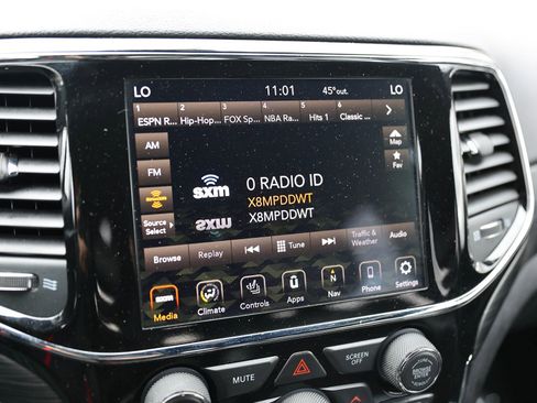 Used 2020 Jeep Grand Cherokee Altitude image 24