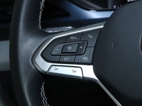 Used 2023 Volkswagen Taos SE w/ Panoramic Sunroof Package FWD image 24