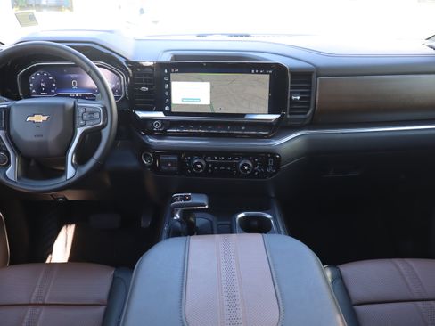 Certified 2025 Chevrolet Silverado 1500 High Country w/ Technology Package image 17