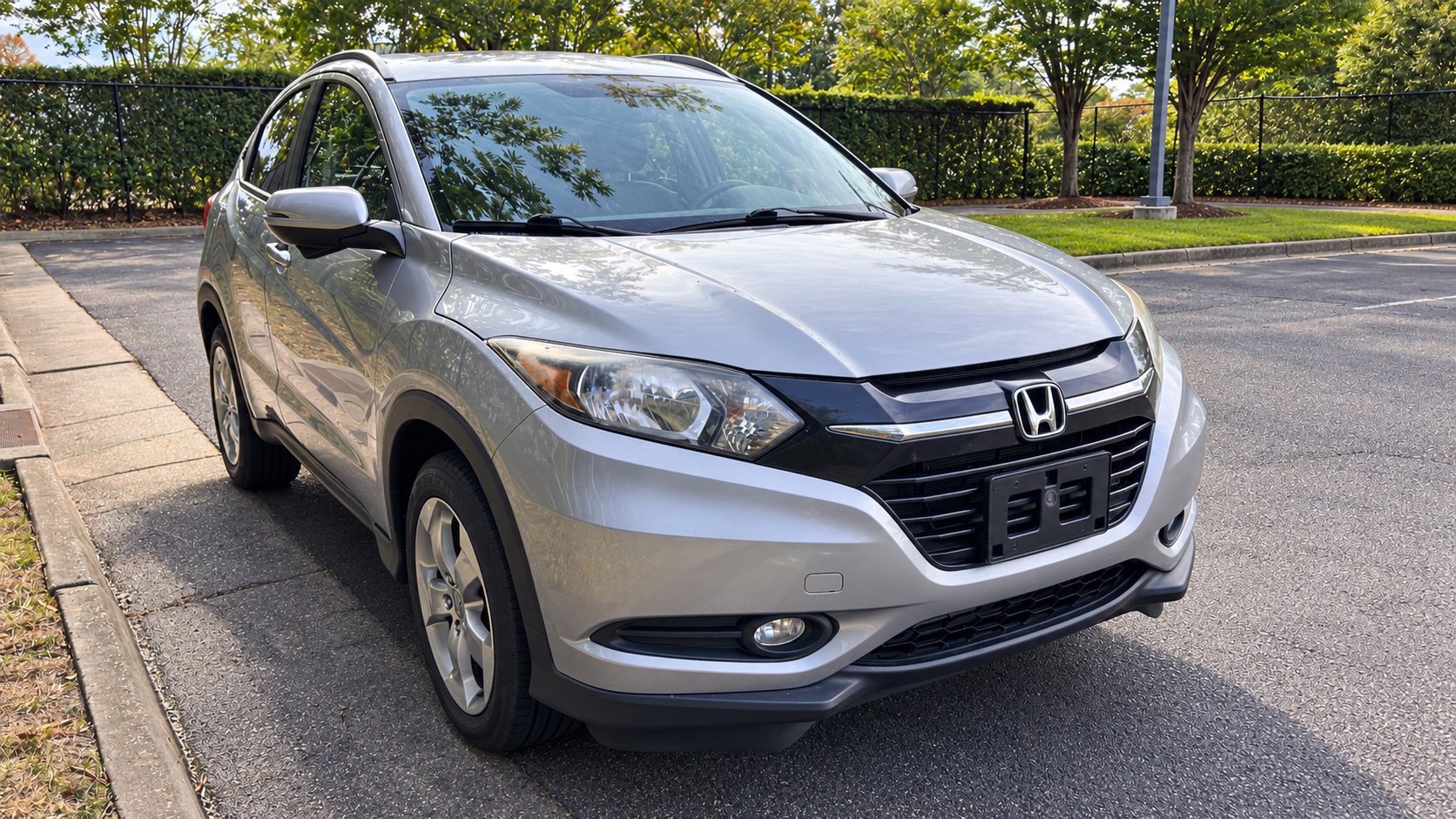 Used 2017 Honda HR-V EX-L image 1