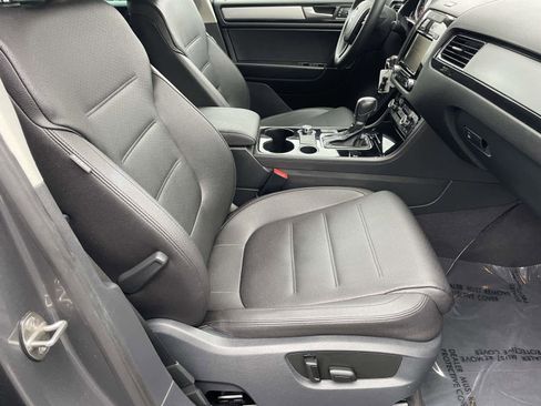 Used 2014 Volkswagen Touareg VR6 image 10