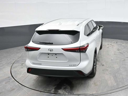 Used 2022 Toyota Highlander XLE AWD/4WD image 21