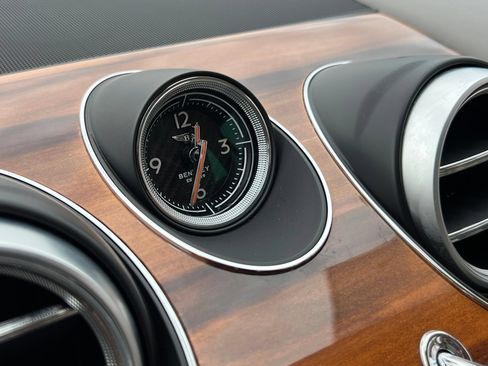 Used 2018 Bentley Bentayga AWD/4WD image 36