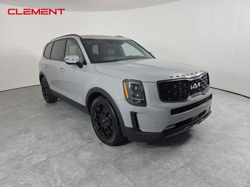 Used 2022 Kia Telluride SX w/ SX Prestige Package image 3