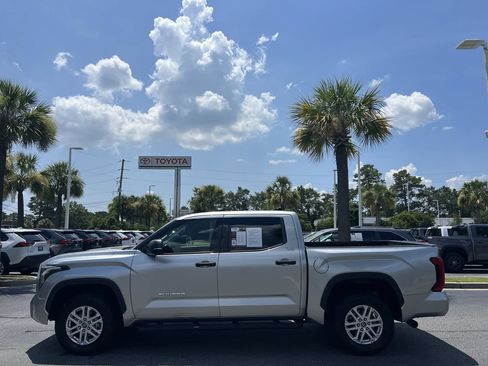Used 2022 Toyota Tundra SR5 w/ SR5 Convenience Package AWD/4WD image 7
