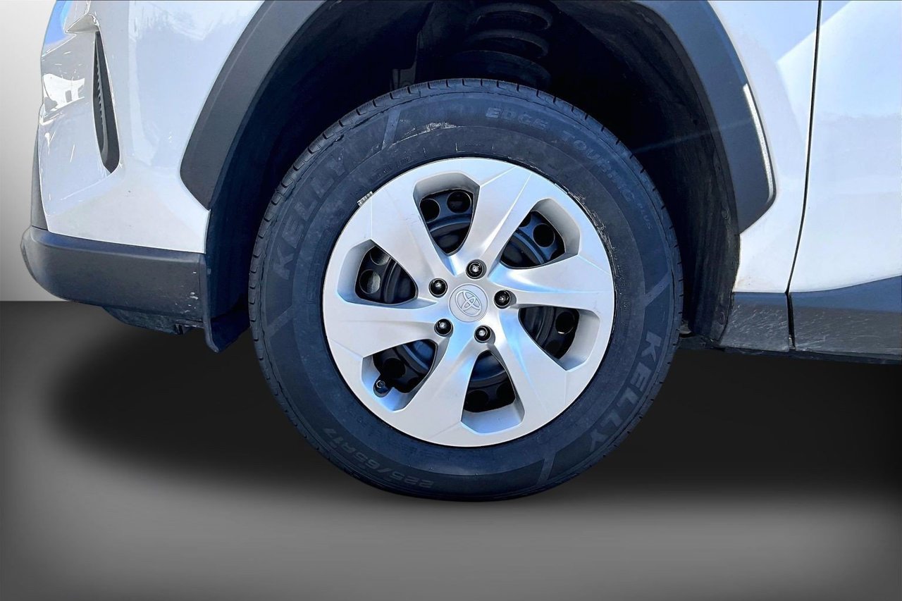 Used 2025 Toyota RAV4 LE FWD image 32