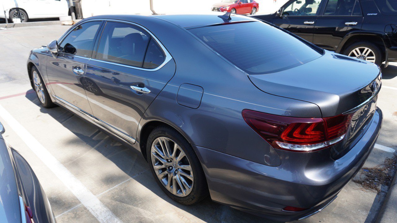 Used 2013 Lexus LS 460 L w/ All-Weather Pkg RWD image 10