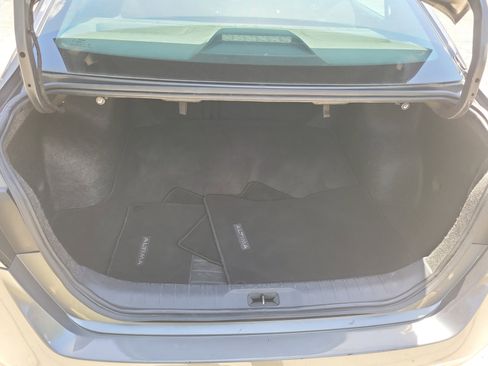 Used 2024 Nissan Altima 2.5 SV FWD image 9