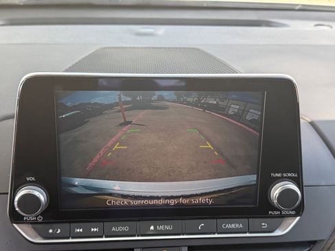 Used 2025 Nissan Altima 2.5 SV FWD image 24