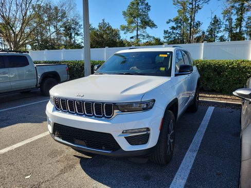 Used 2025 Jeep Grand Cherokee Limited w/ Luxury Tech Group II image 30