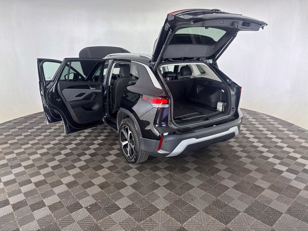 Used 2025 Volkswagen Tiguan SE AWD/4WD image 25