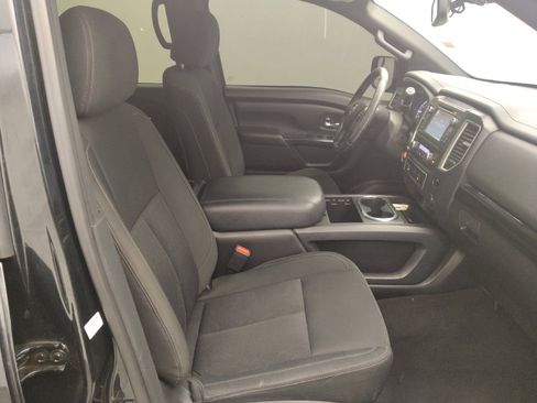 Used 2018 Nissan Titan SV w/ SV Convenience Package image 21