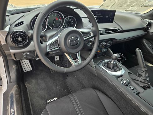 New 2026 MAZDA MX-5 Miata Club w/ Interior Package RWD image 10